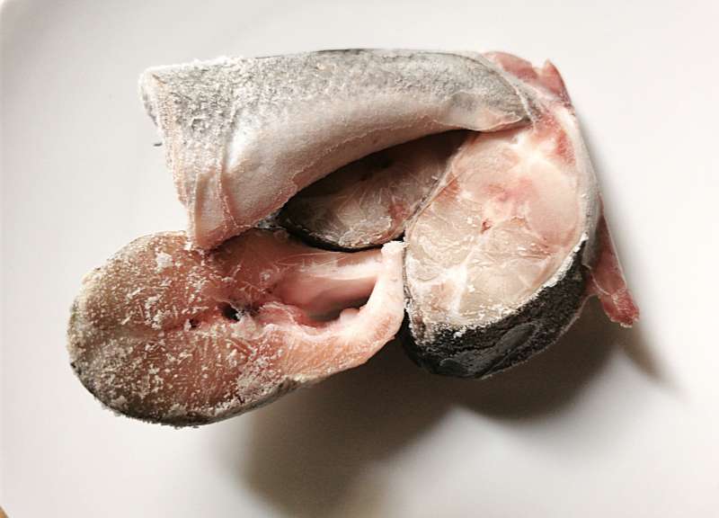 preparing frozen fish