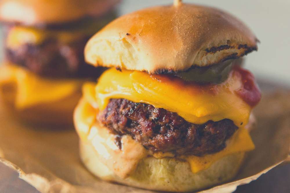 how to cook burgers in an air fryer